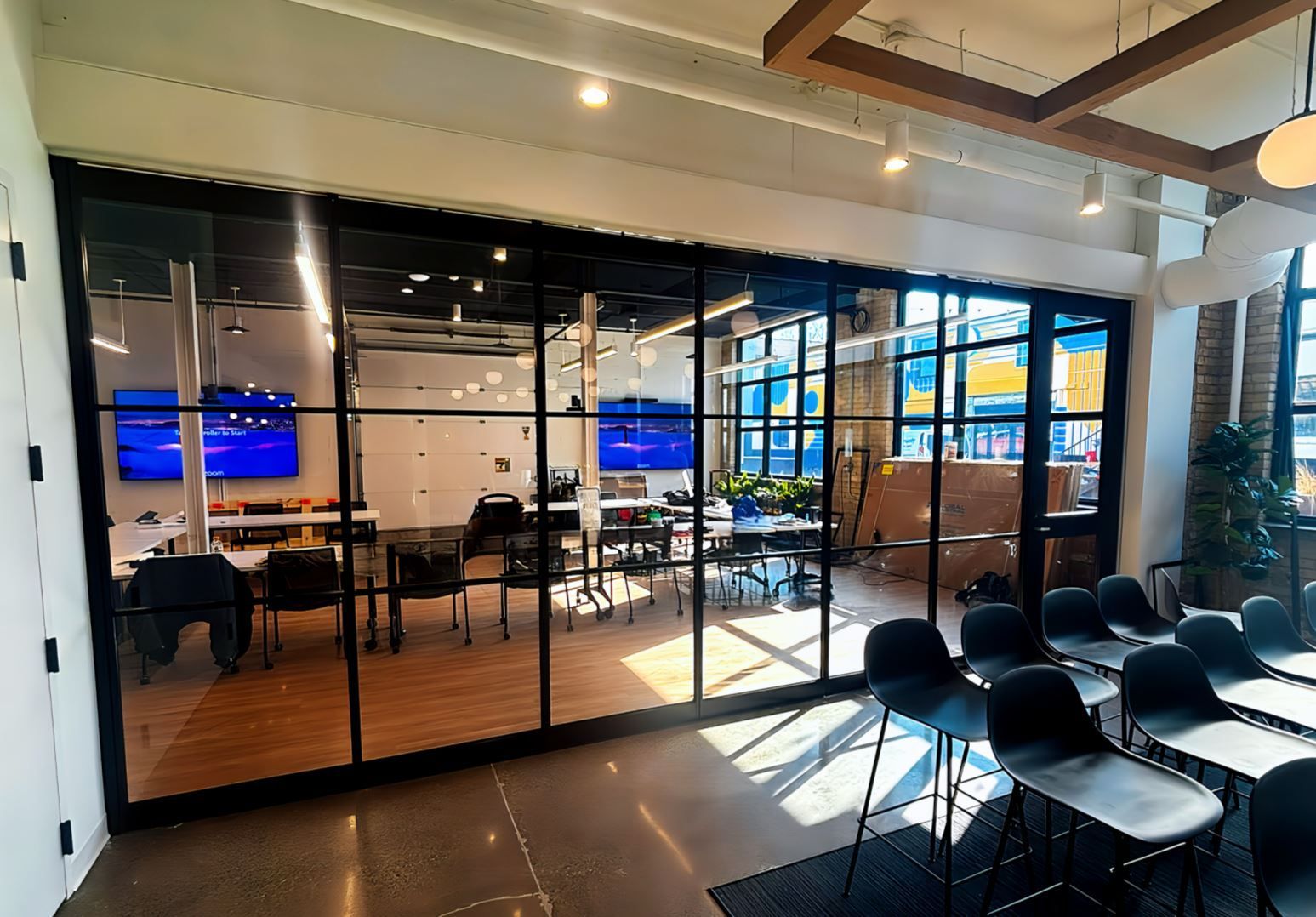 Livefront's Hospitality Lounge | Where Transparency, Acoustics & Flexibility Align w l hall company 8