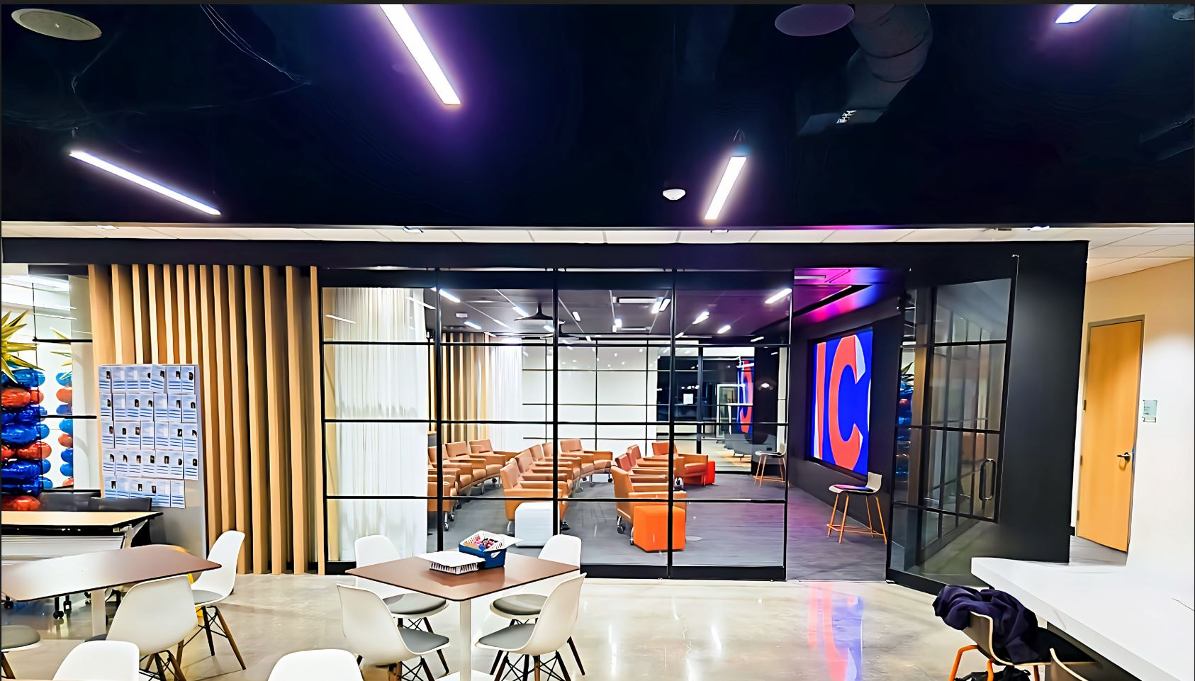Maximizing design and function at UnitedHealth Group’s Optum campus.w l hall company operable walls 4