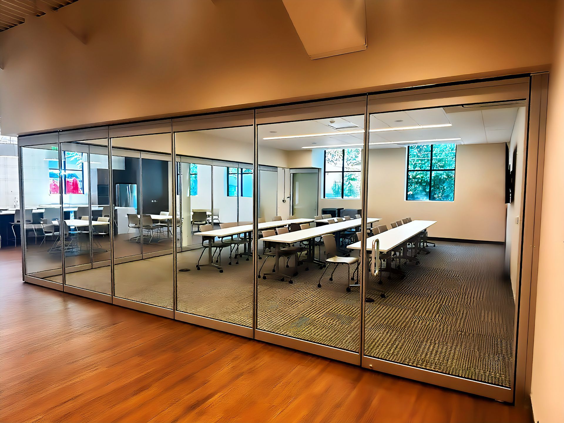 Zero-Post Corners Bring Flexibility and Impact to Hornig's New Headquarters Conference Room w l hall company 2