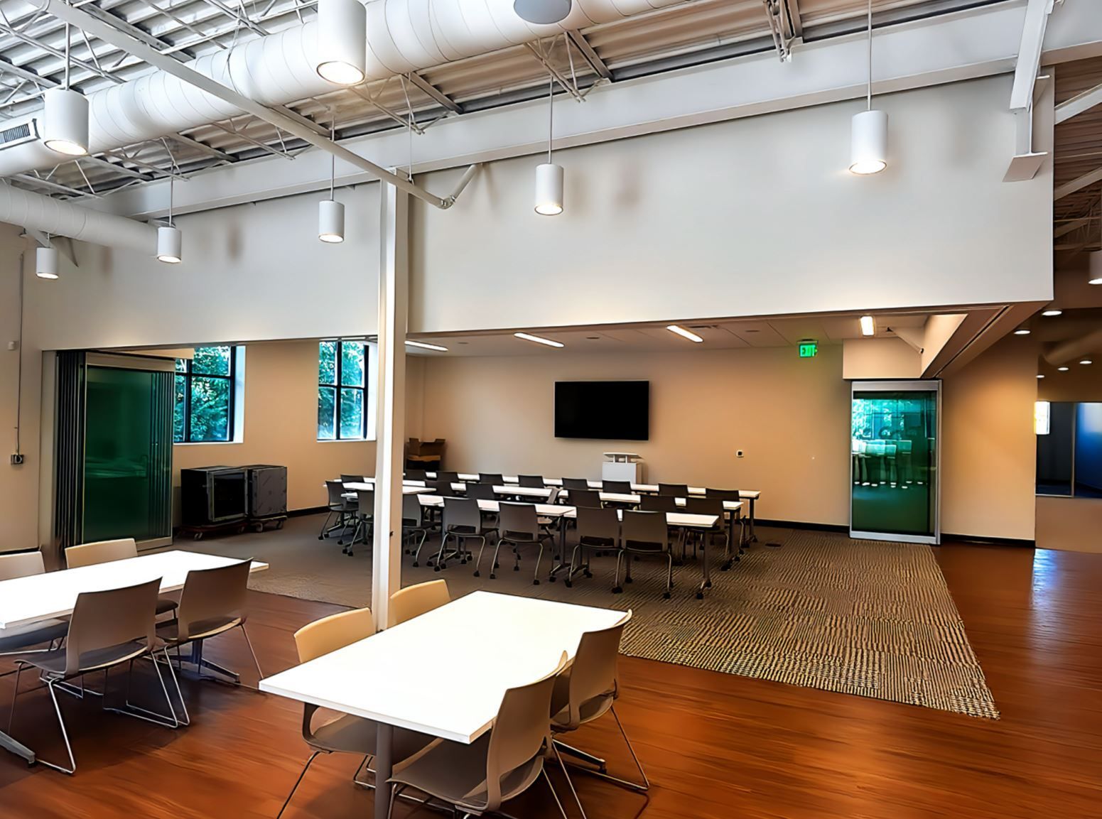 Zero-Post Corners Bring Flexibility and Impact to Hornig's New Headquarters Conference Room w l hall company 15