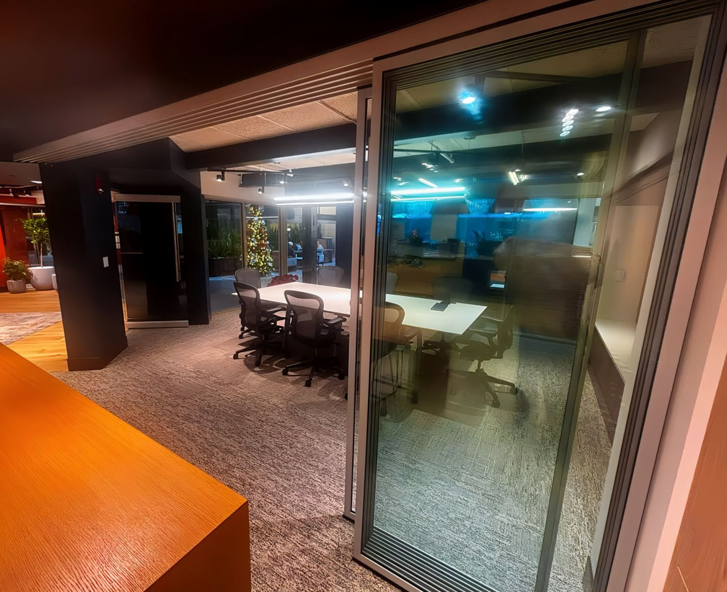 Two Recent Zona® LYNX Telescopic Glass Wall Projects Showcase Flexible Design w l hall company 12