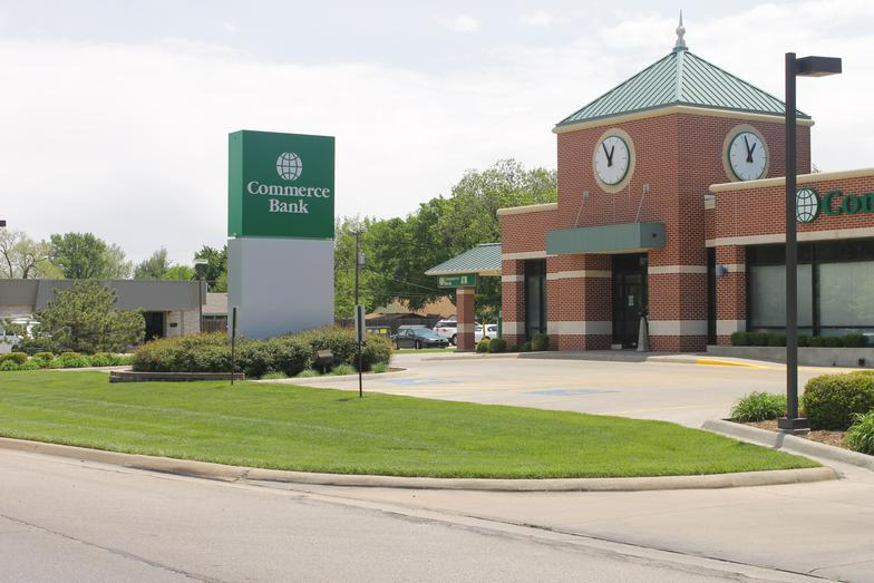 a bank with a green sign that says crescent bank
