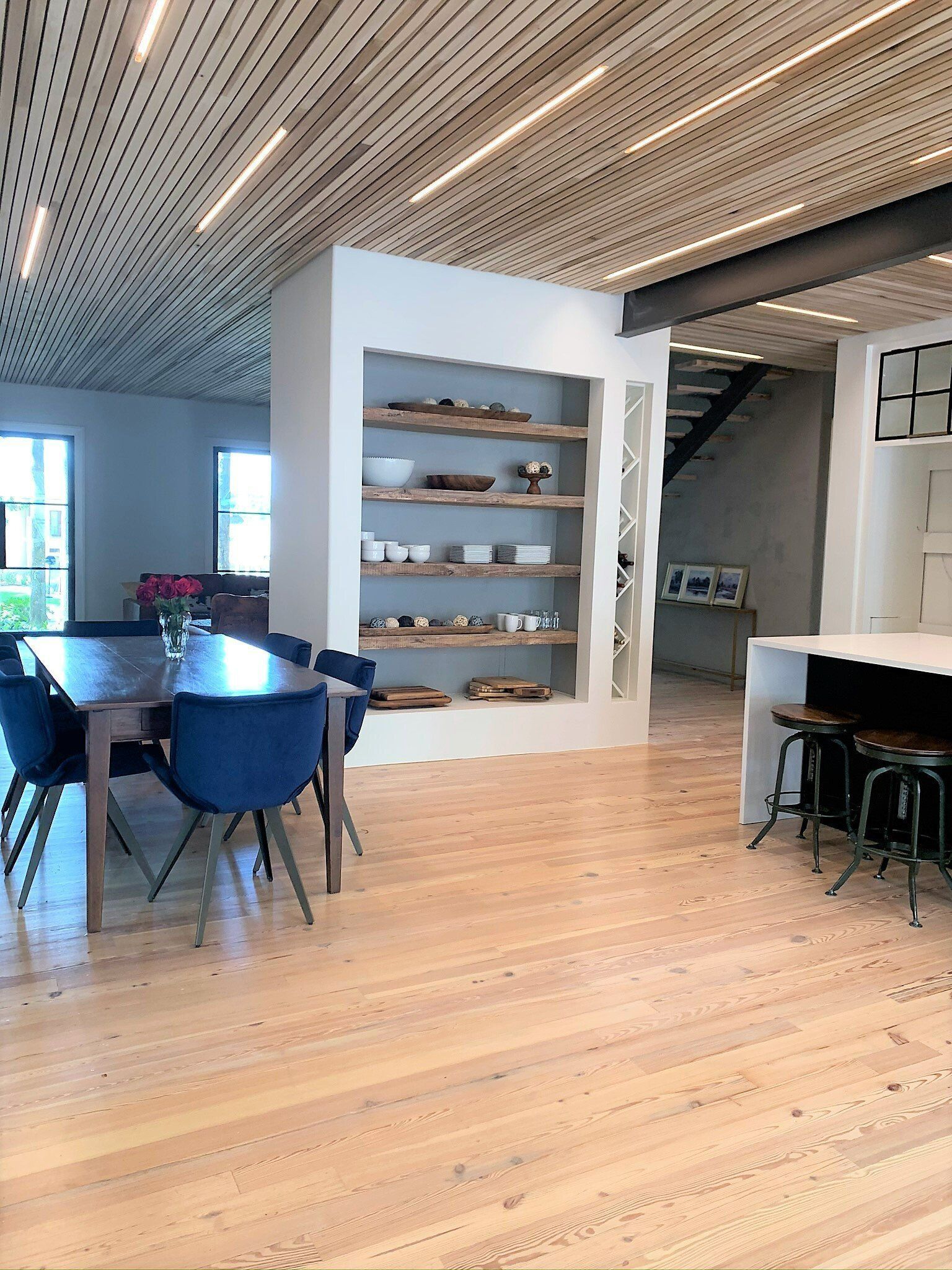 There is a table and chairs in the middle of the room.