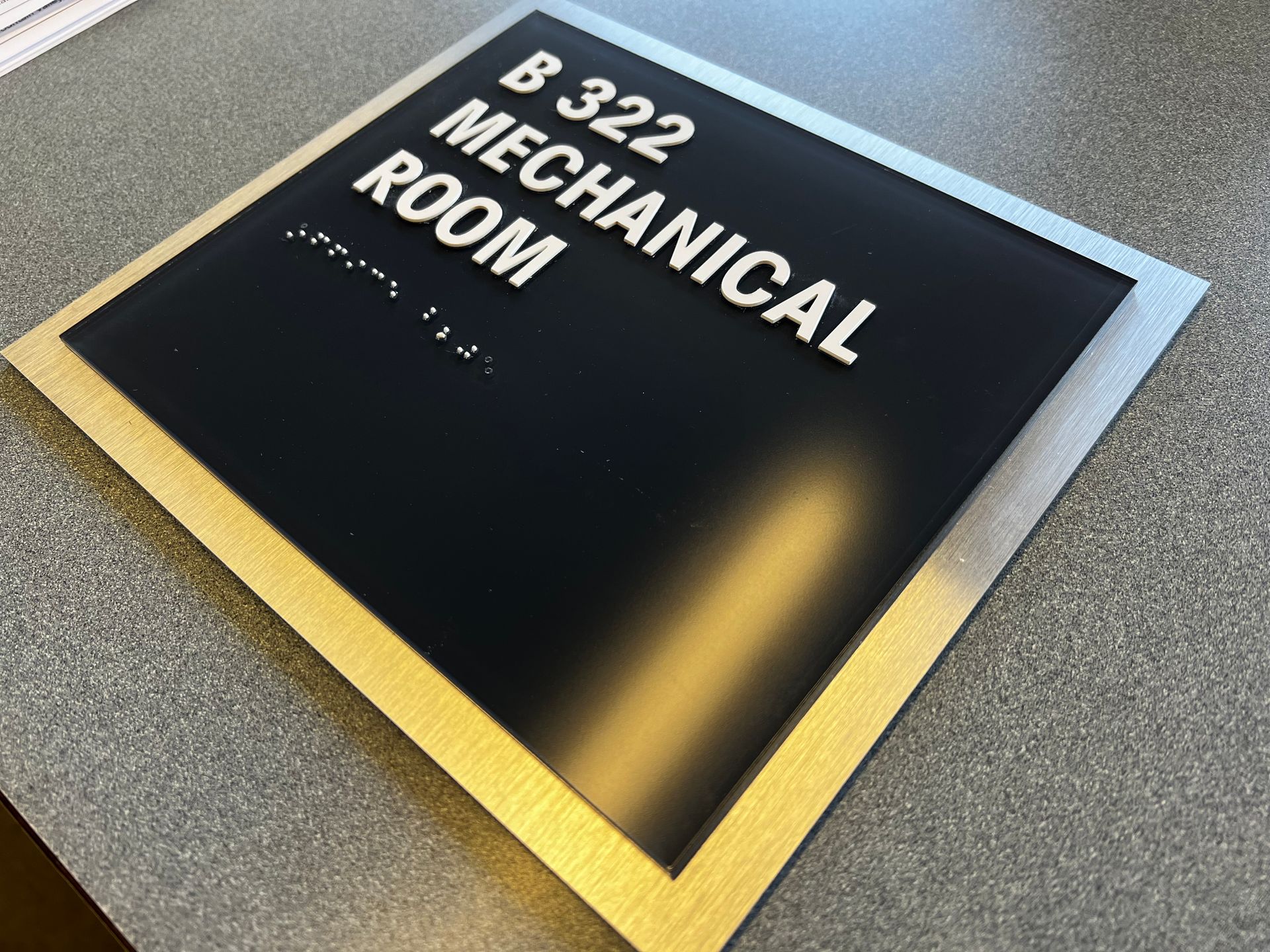 A sign that says b 322 mechanical room on it