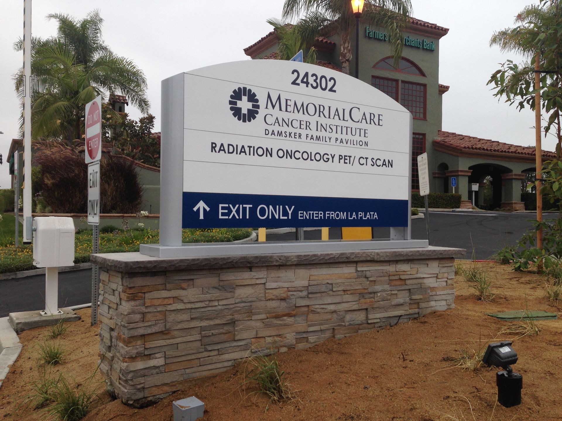 A sign for the memorial care cancer institute