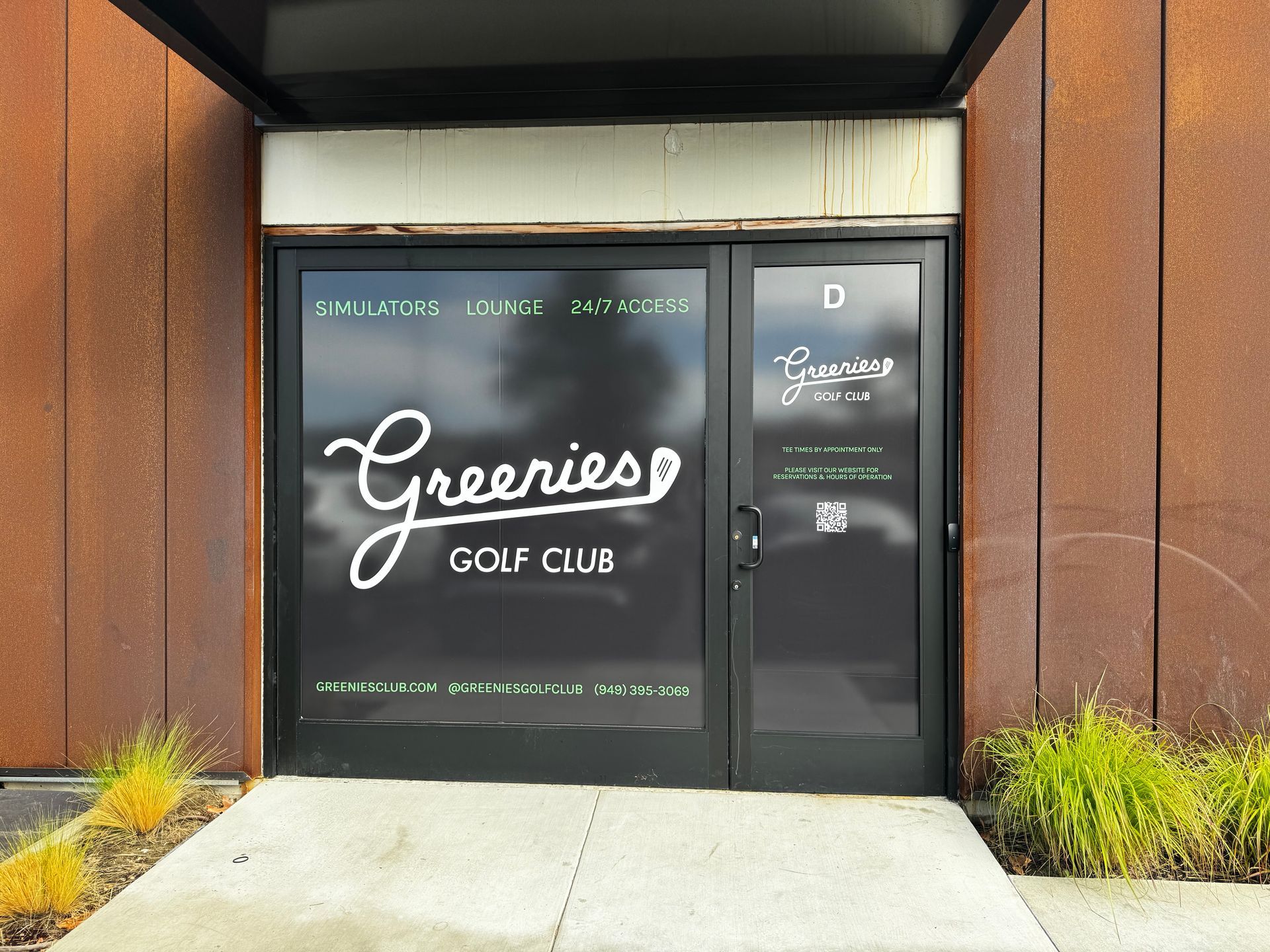 The entrance to the greenies golf club is shown