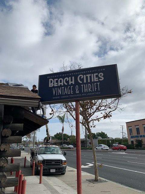 A sign that says beach cities vintage & thrift