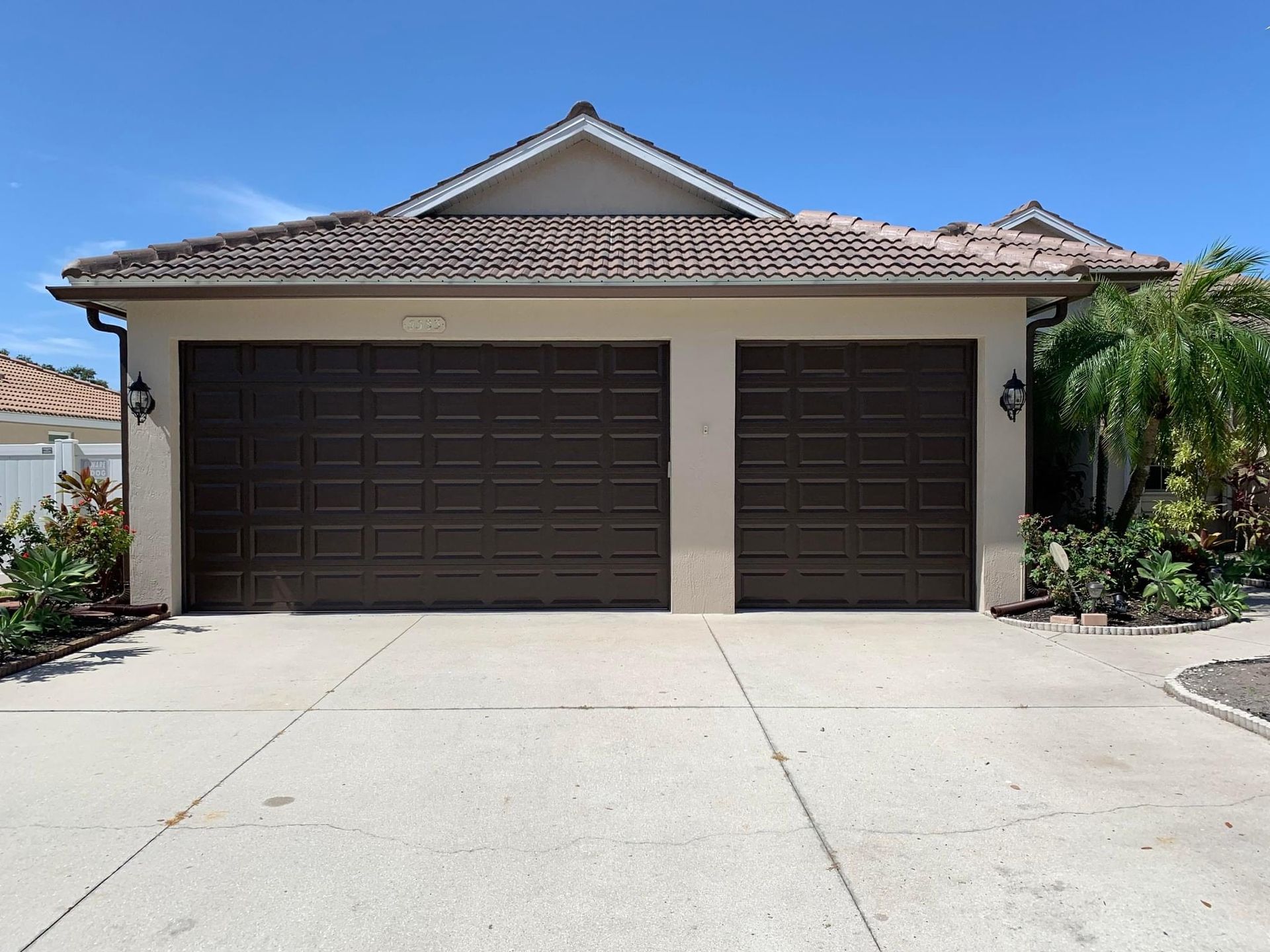 A house with two garage doors and a driveway