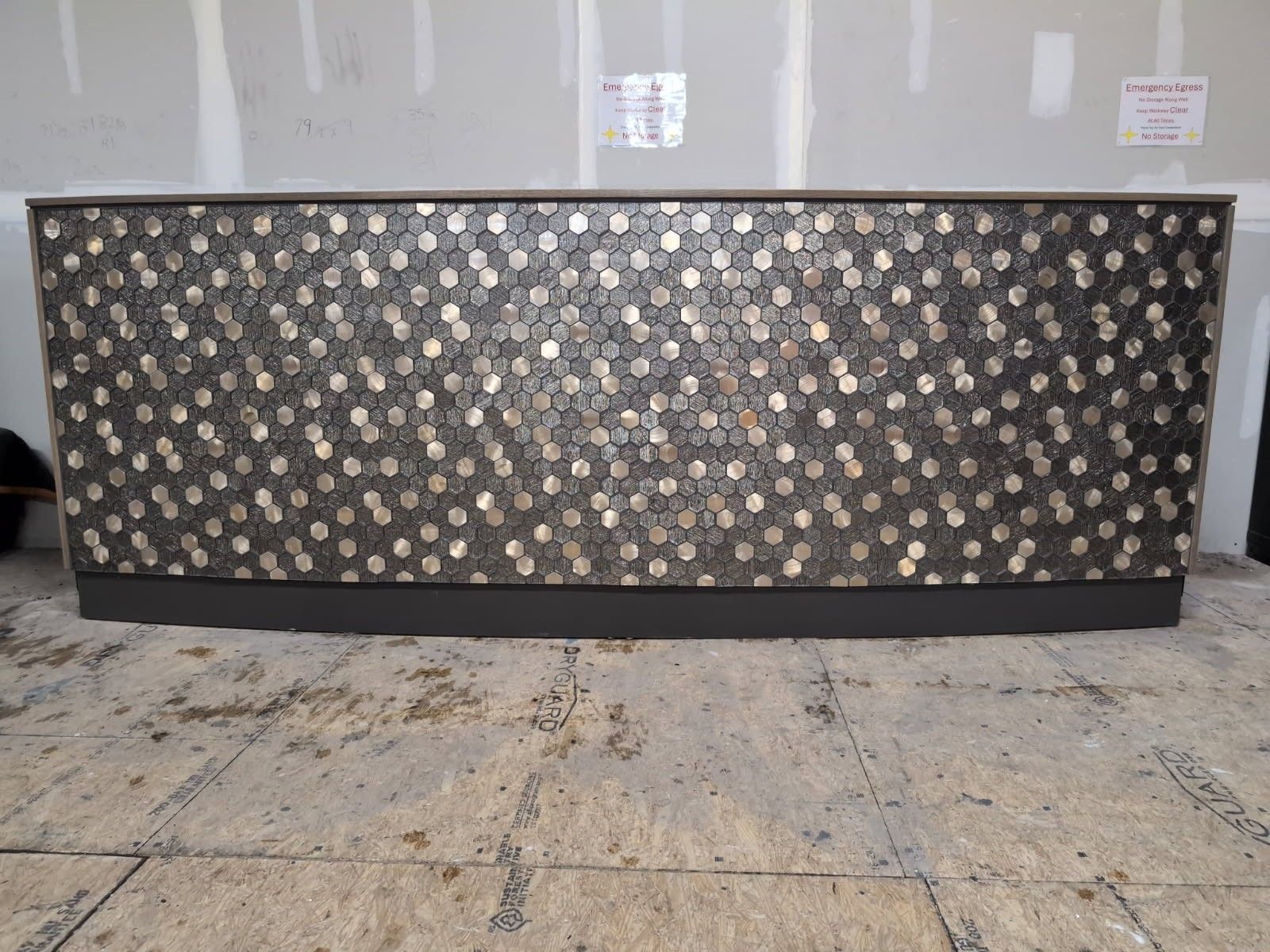 Dark gray counter with mosaic pattern of light and dark hexagons.