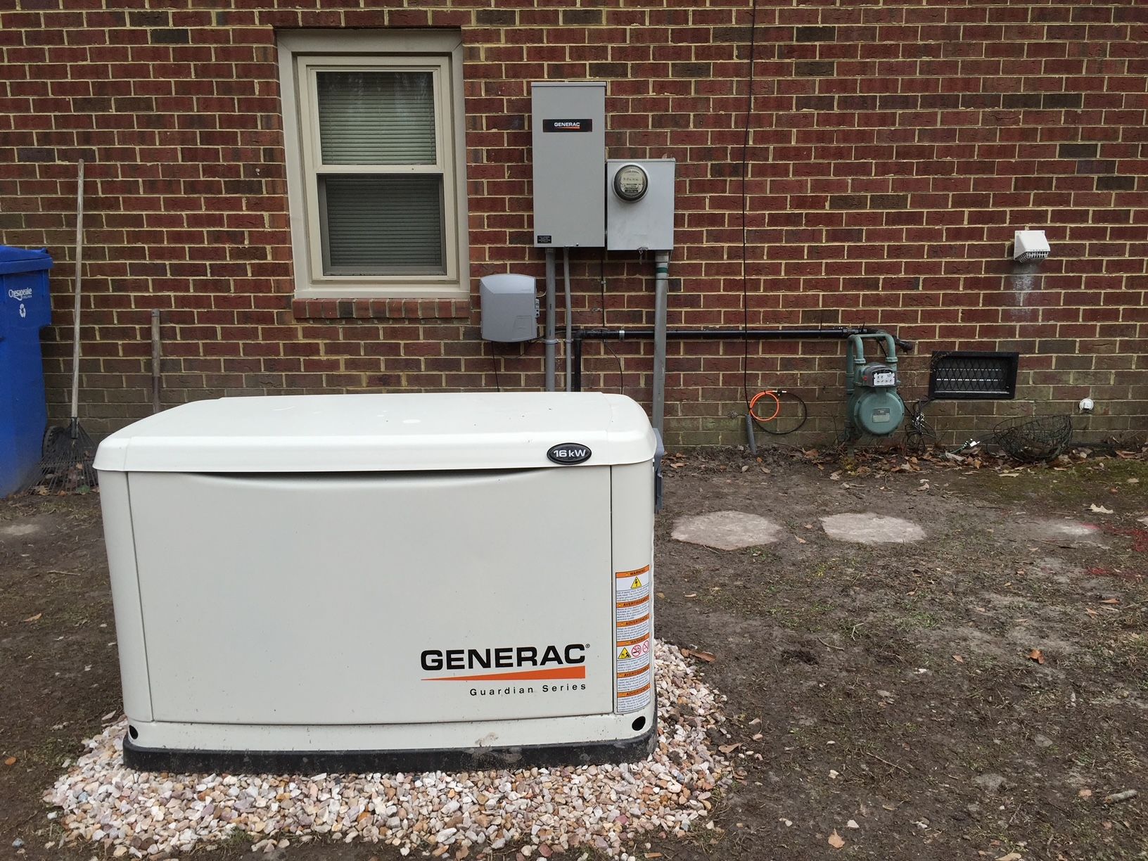 a generator is sitting in front of a brick building 