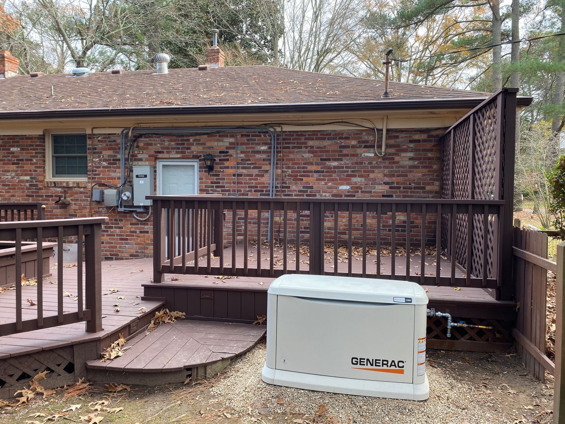 a generator is sitting on the ground in front of a brick house