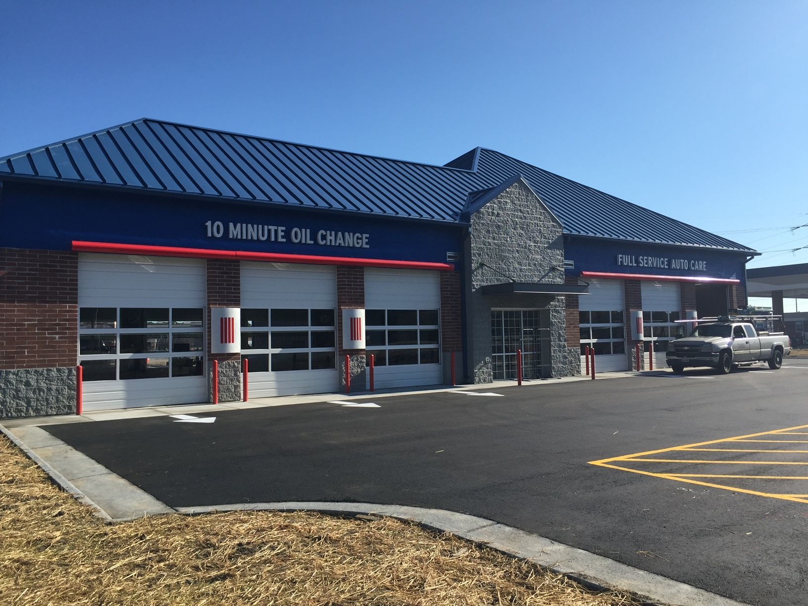 a 10-minute oil change storefront with a parking lot