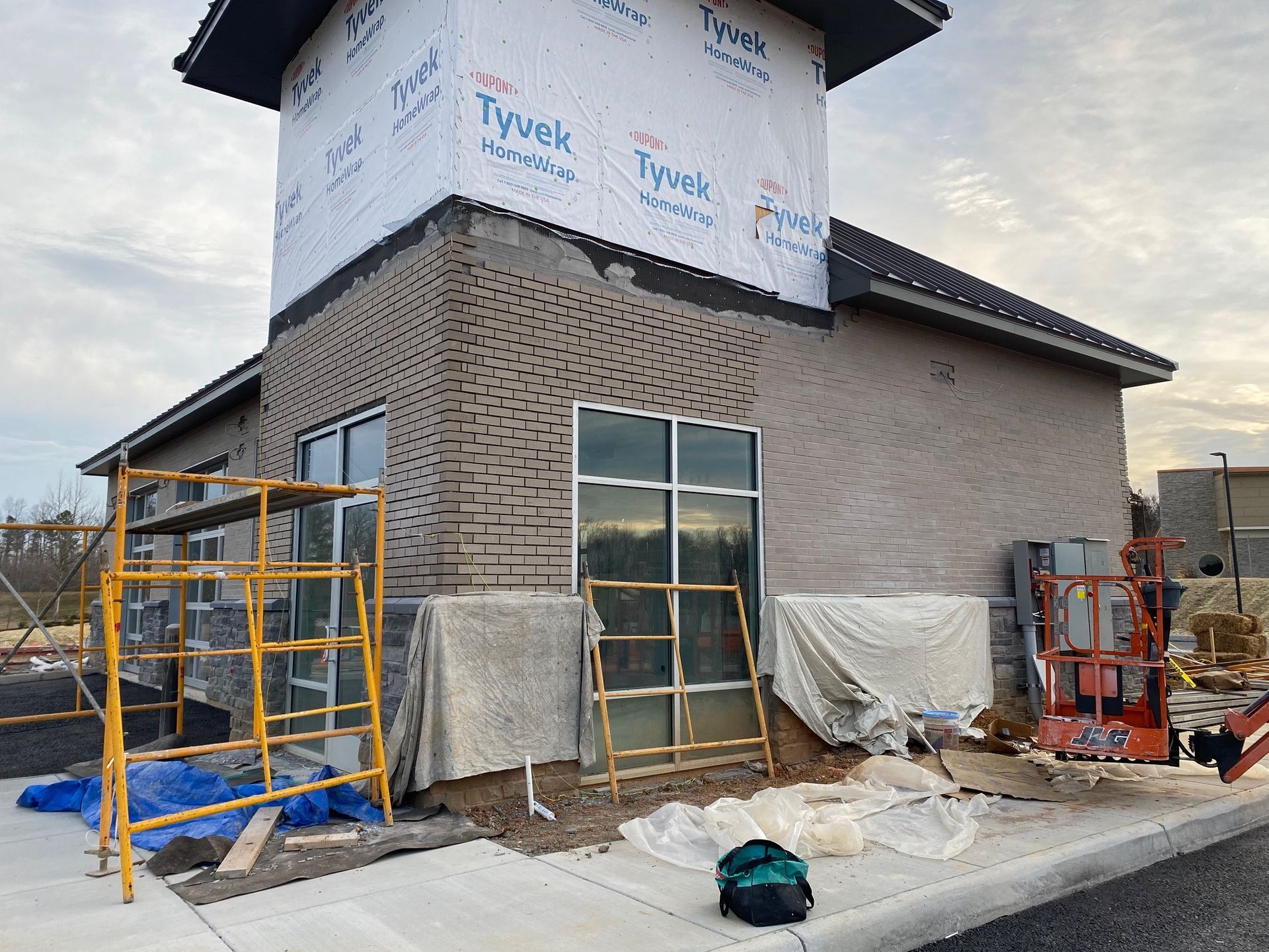 a building is being built with a lot of scaffolding around it