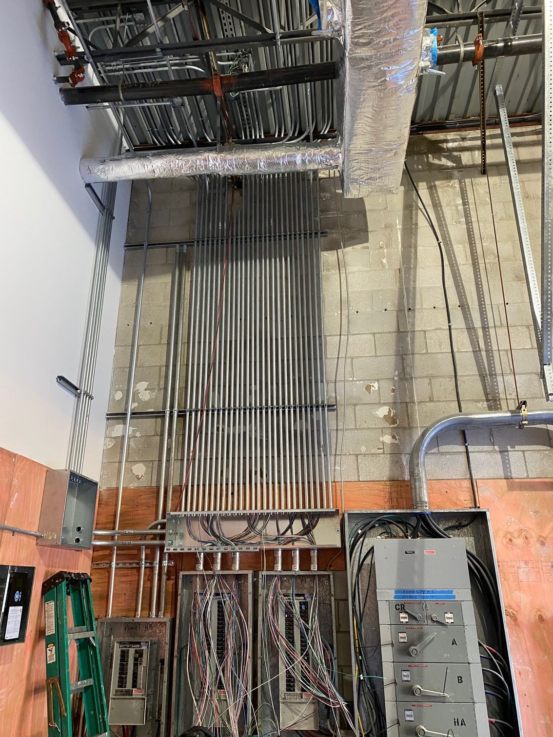 a bunch of wires are hanging from the ceiling of a building