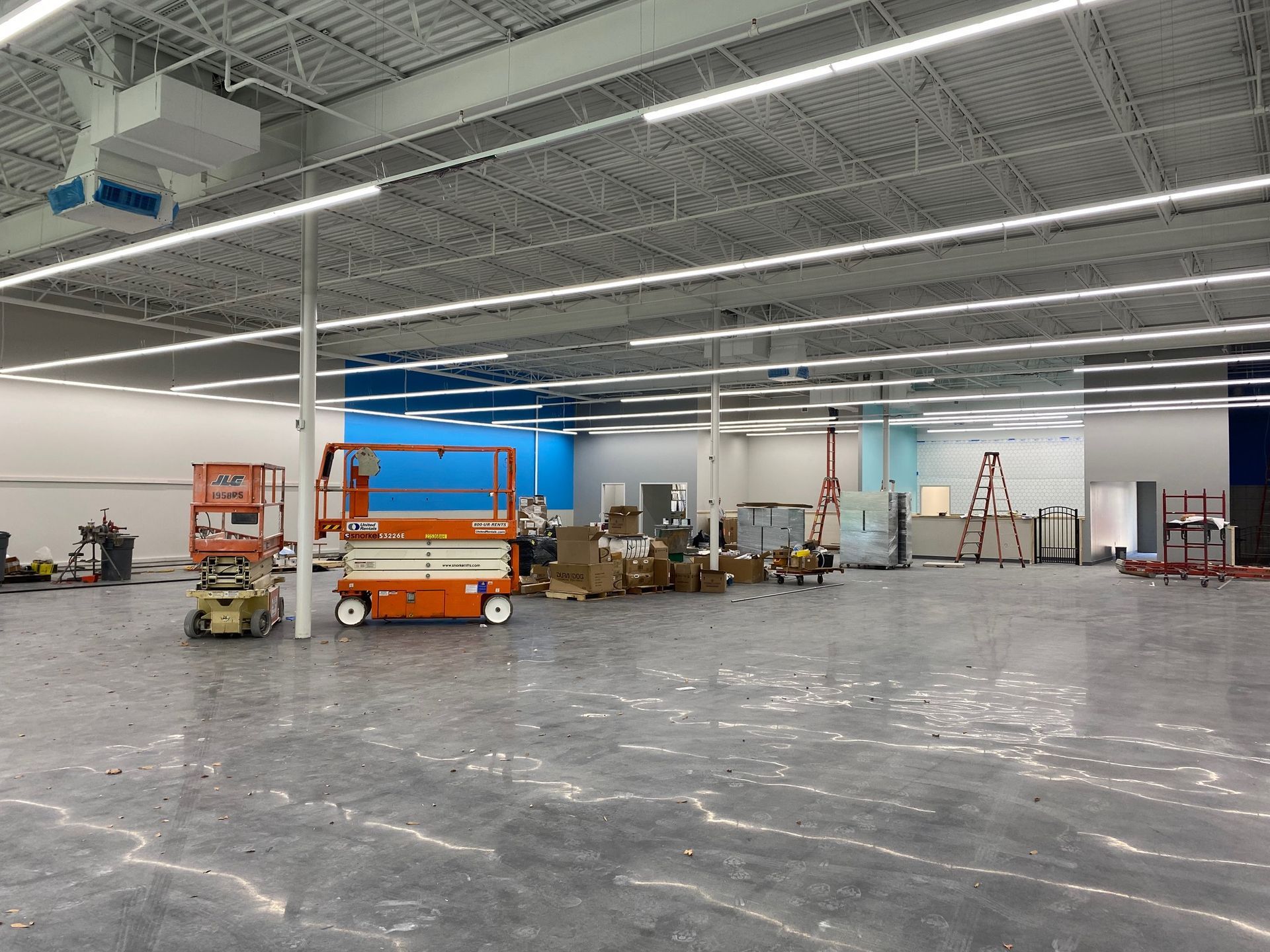 a large empty warehouse with a lot of lights on the ceiling
