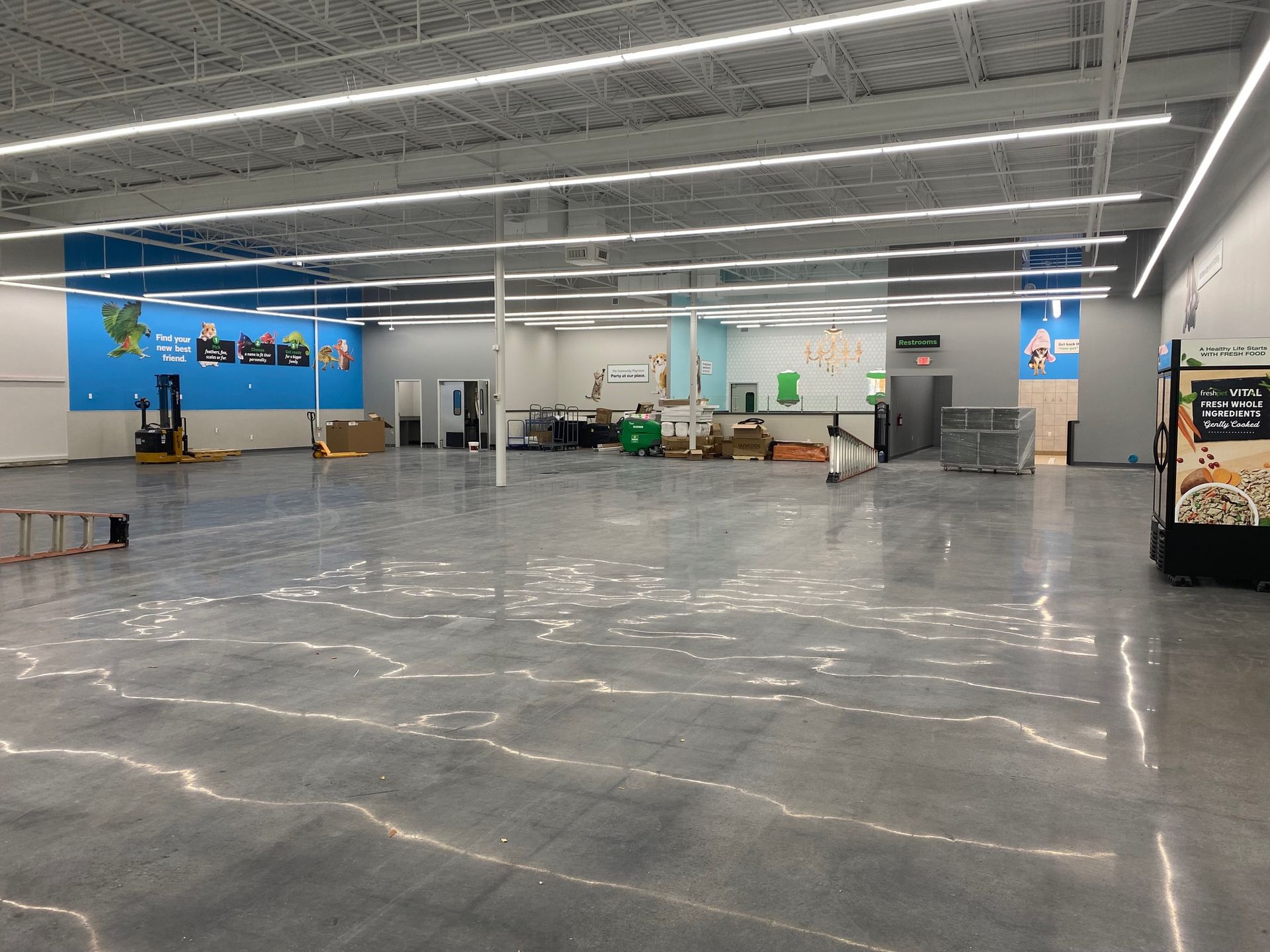 a large empty store with a lot of lights on the ceiling