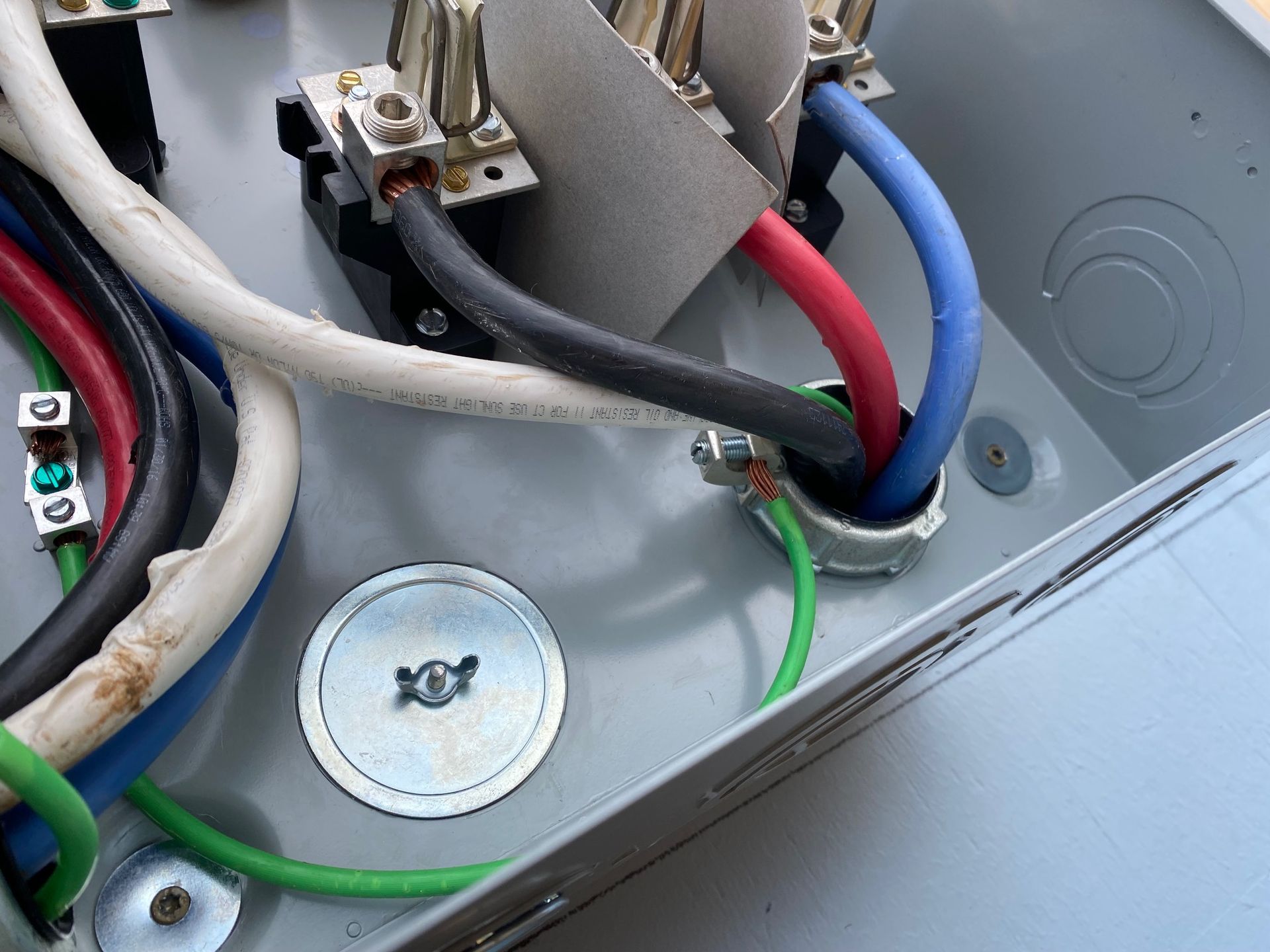 a bunch of wires are connected to a metal box