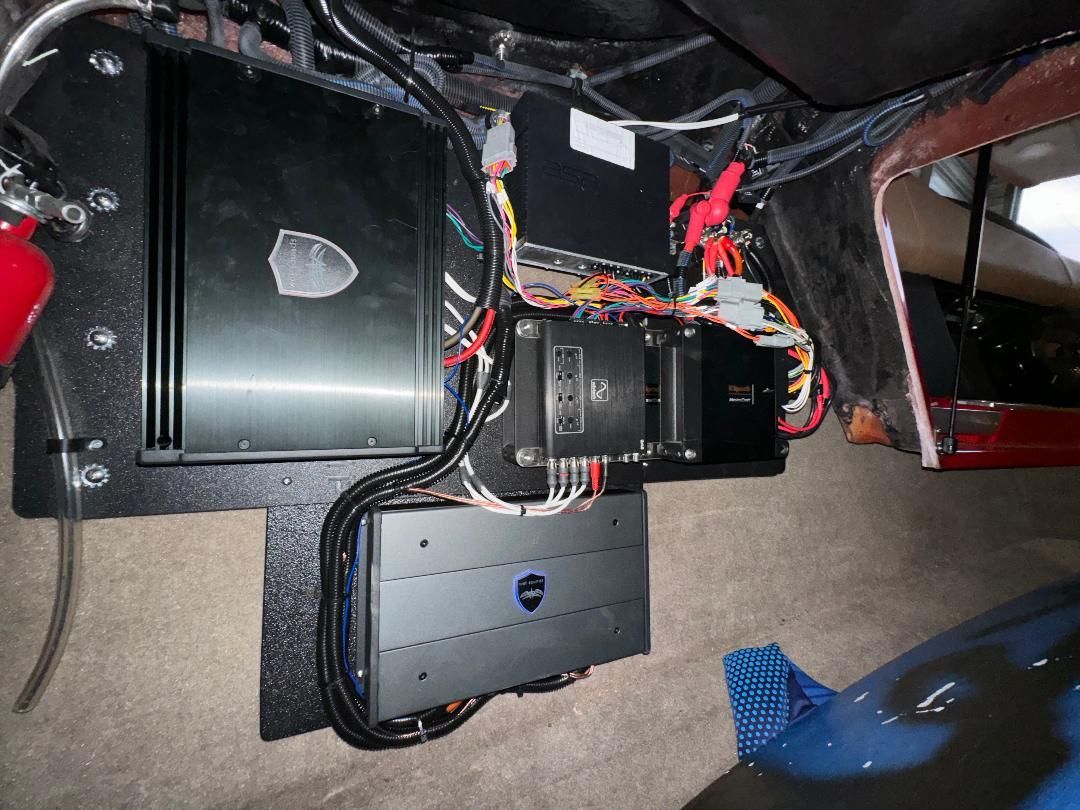 A black box with the letter n on it