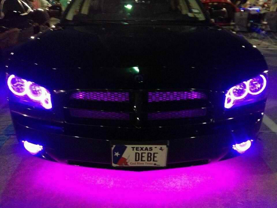 A black car with a texas license plate that says debe
