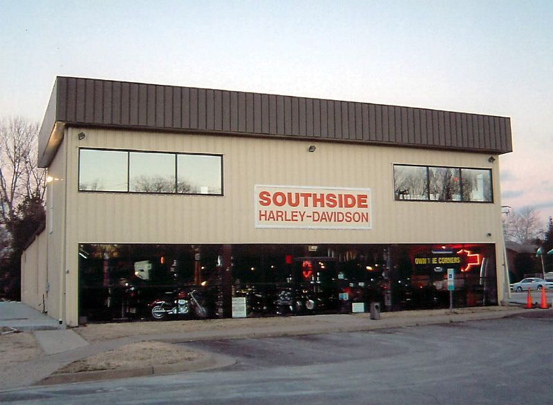 A building with a sign that says southside harley davidson