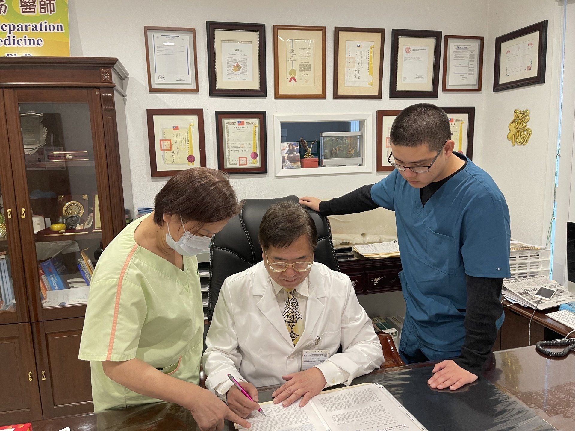Dr.Wang Fu Nan and Staff