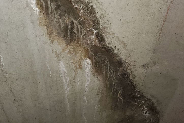 Leaky crack wall