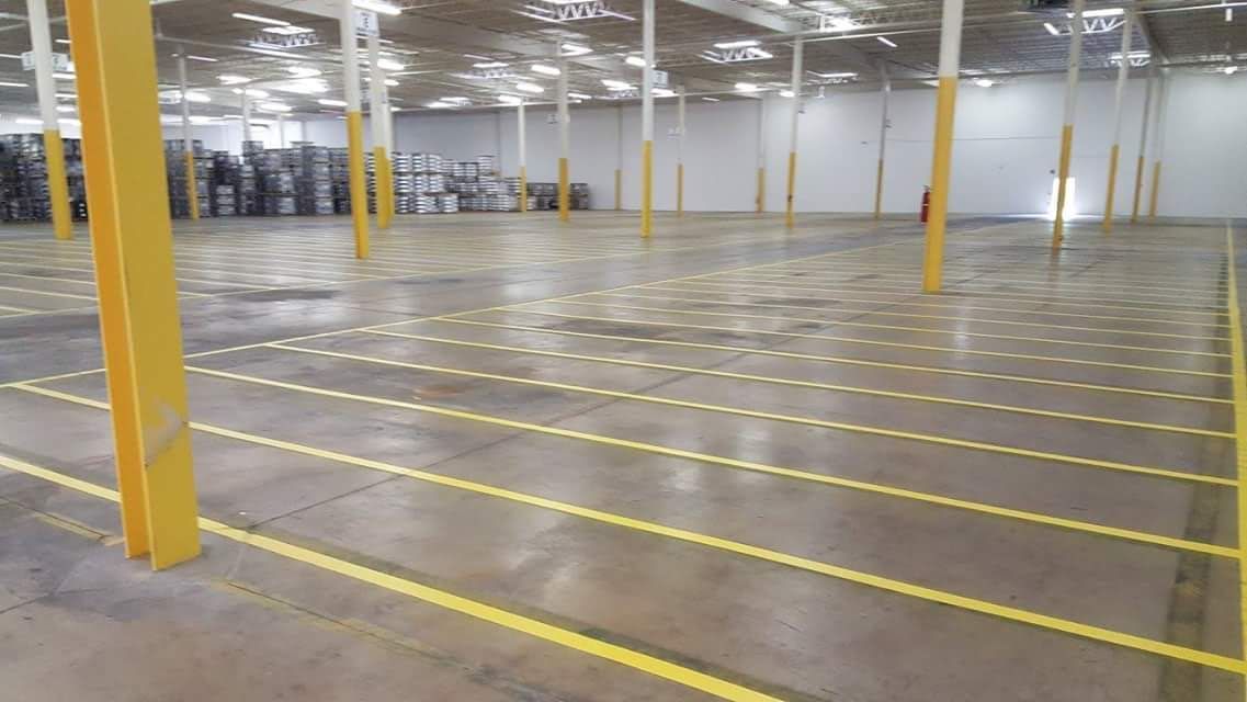 Striped stalls for rows of pallets in a warehouse