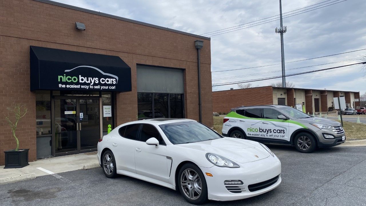 White Porsche Panamera