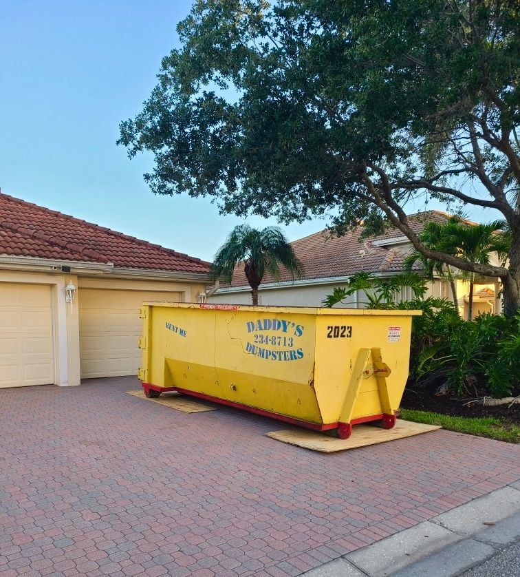20-yard dumpster from Daddy’s Dumpsters placed in a residential driveway in North Port, FL