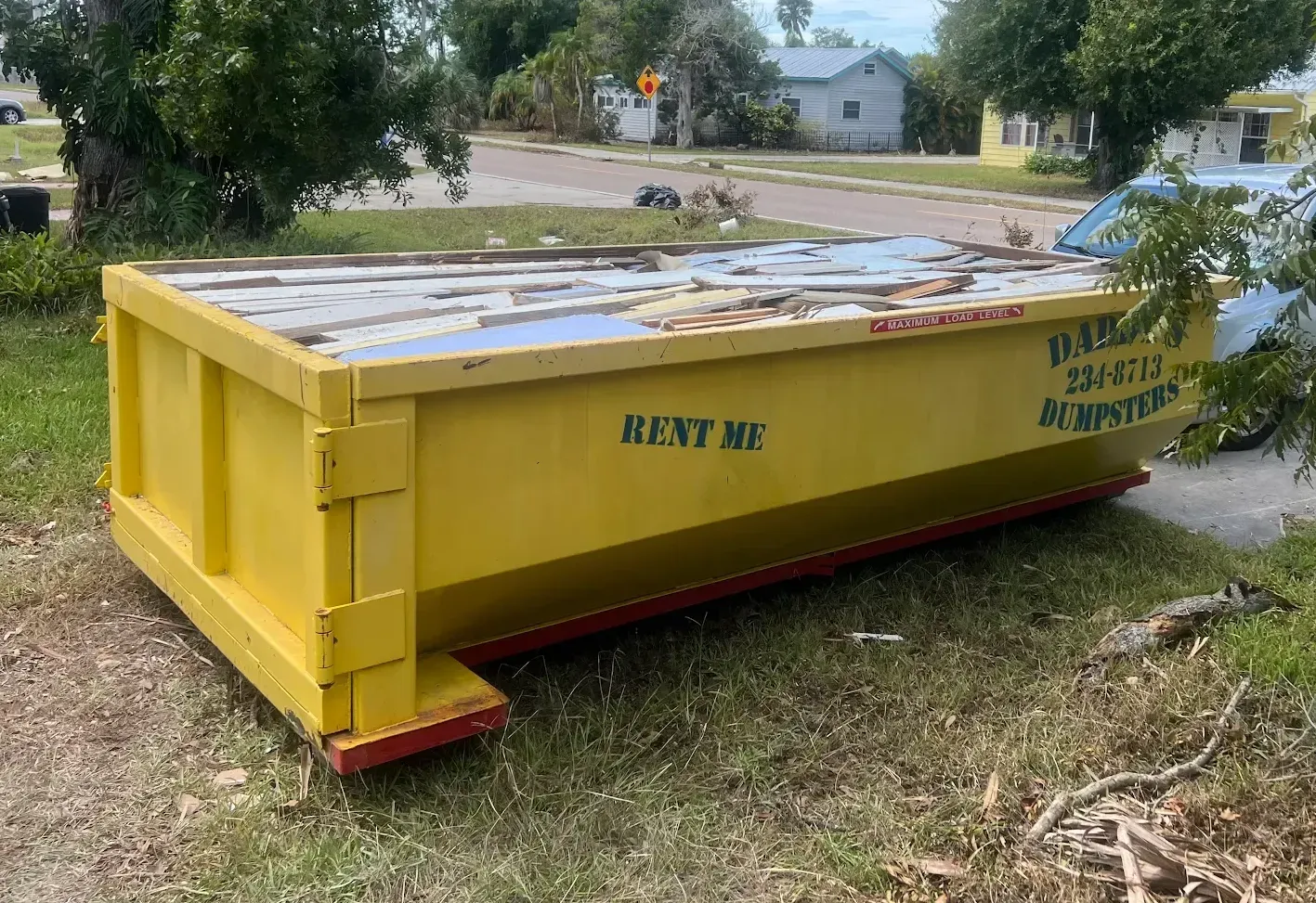 15-yard dumpster from Daddy’s Dumpsters in North Port, FL, parked in a driveway—ideal for medium-sized cleanouts, renovation debris, or yard waste removal.