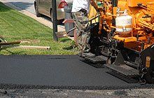 Laying of asphalt pavement