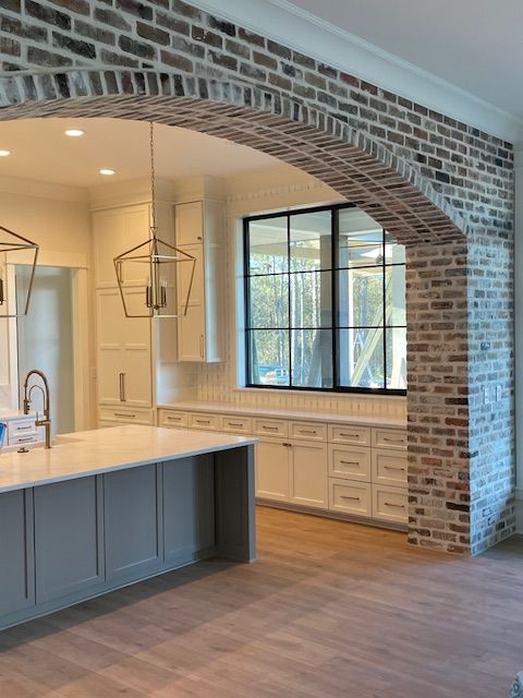 A beautiful kitchen arch
