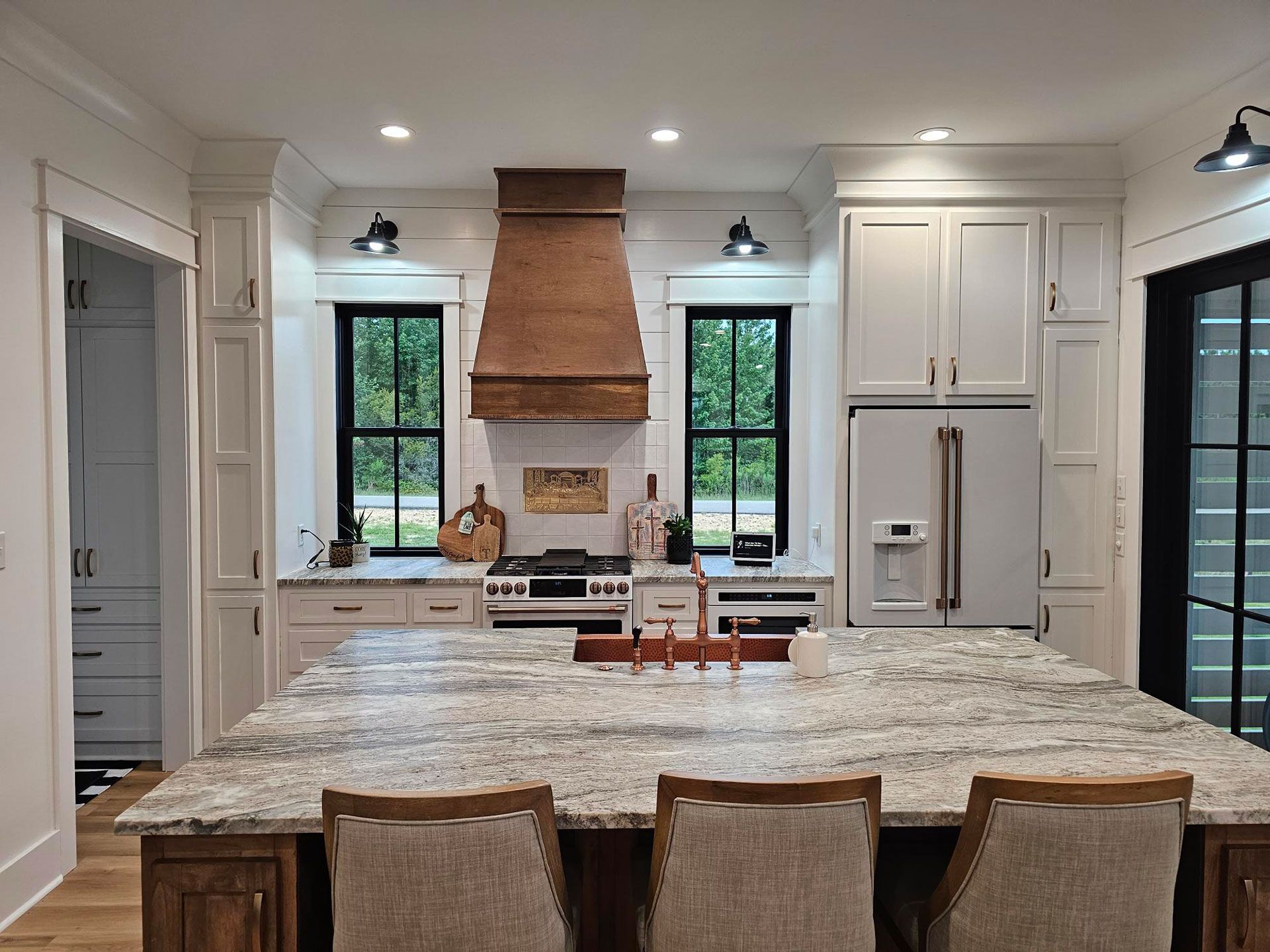 Big Bay 3 Living & Kitchen