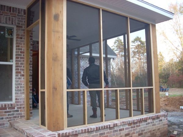 N Hattiesburg house covered porch
