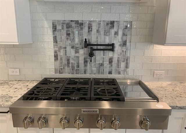 A stainless steel stove top oven is sitting on top of a kitchen counter.