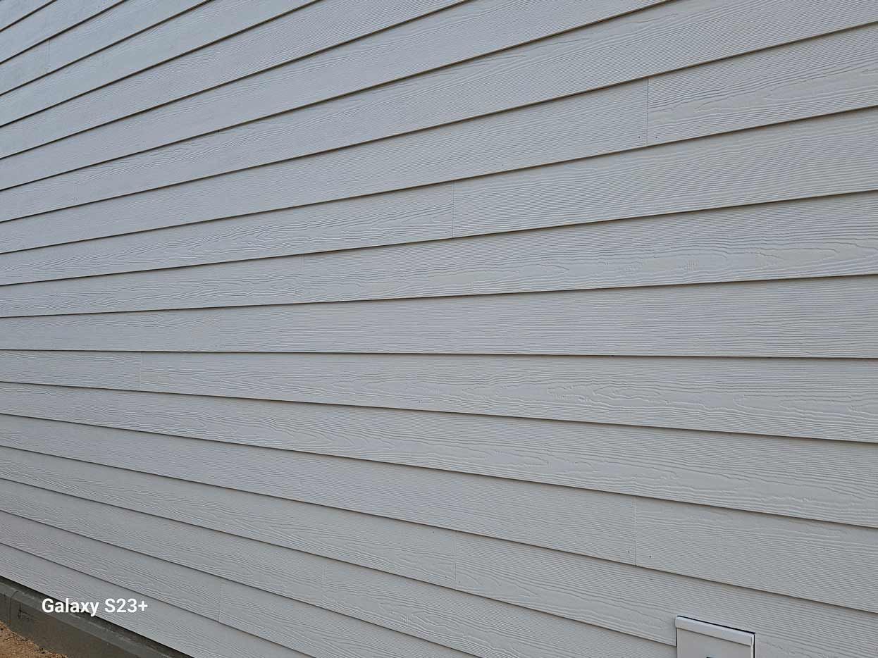 A close up of a white siding on a house.