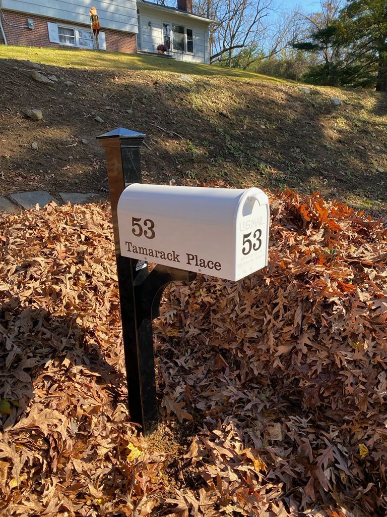 53 Tamarack Place Mailbox