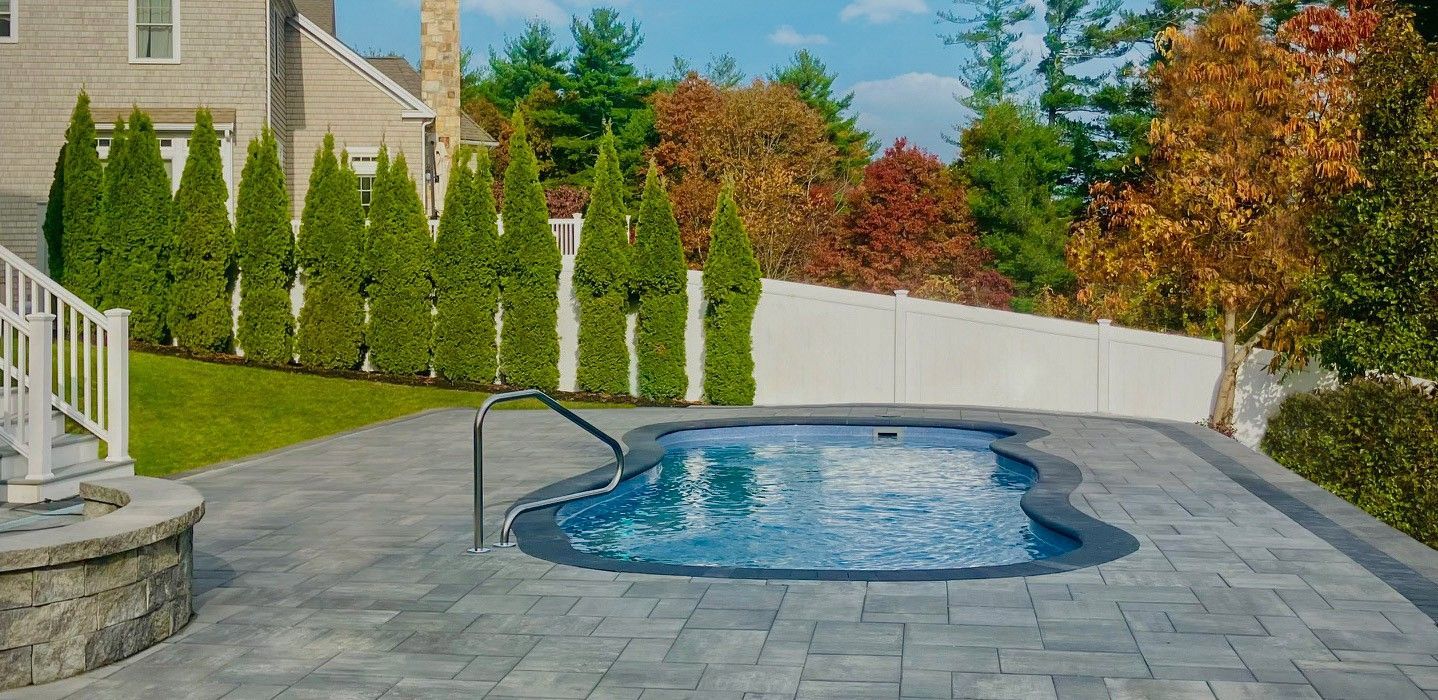 Swimming pool with bricking