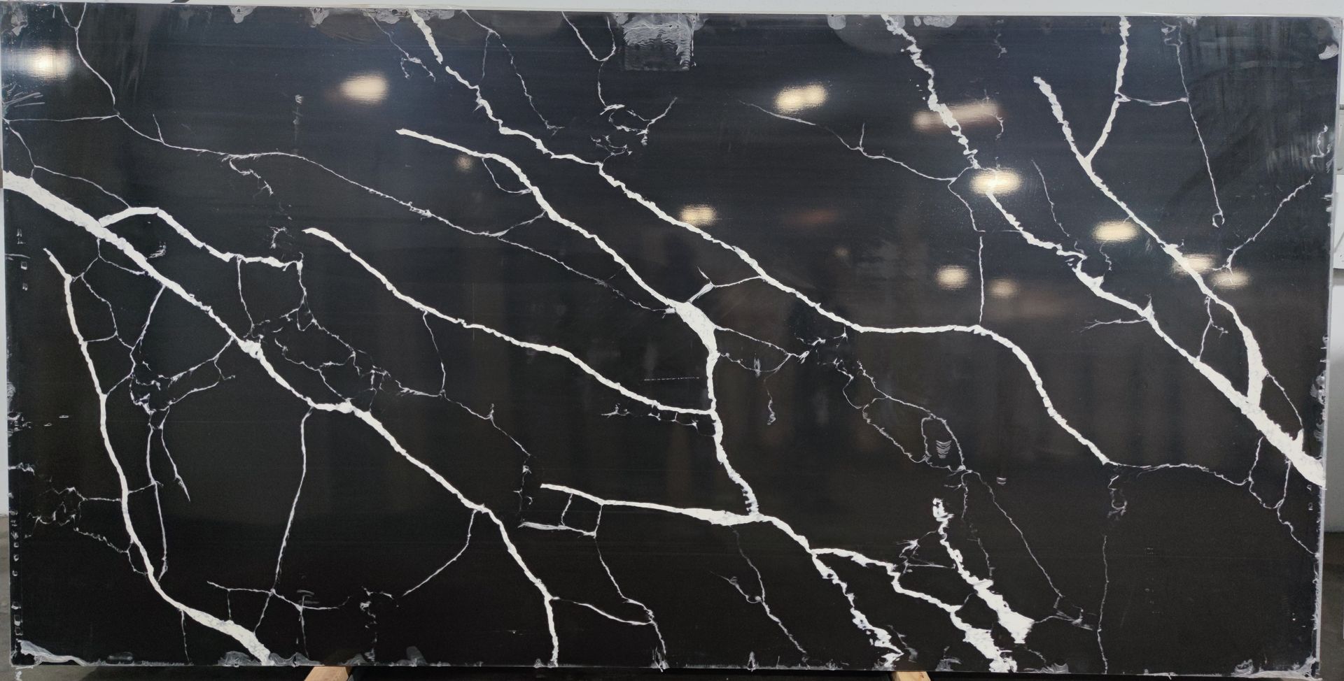A black and white marble slab with cracks on it.