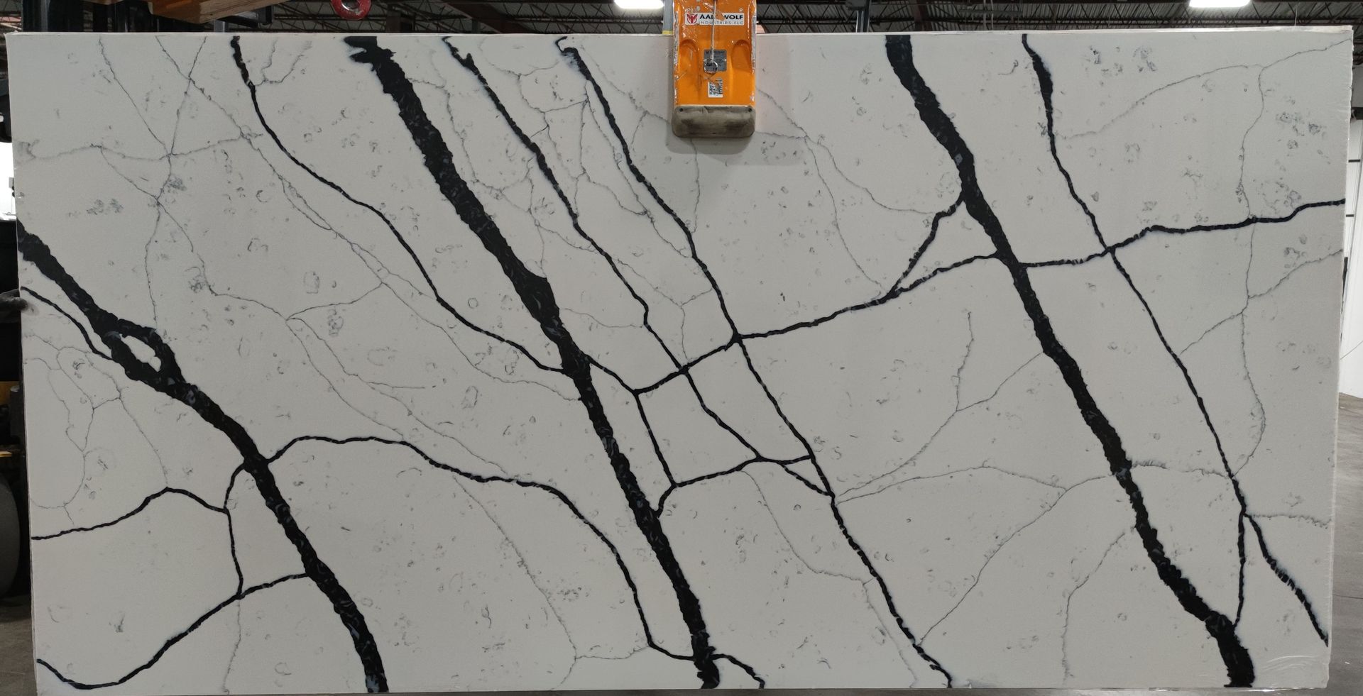A white and black marble slab with a cracked pattern.