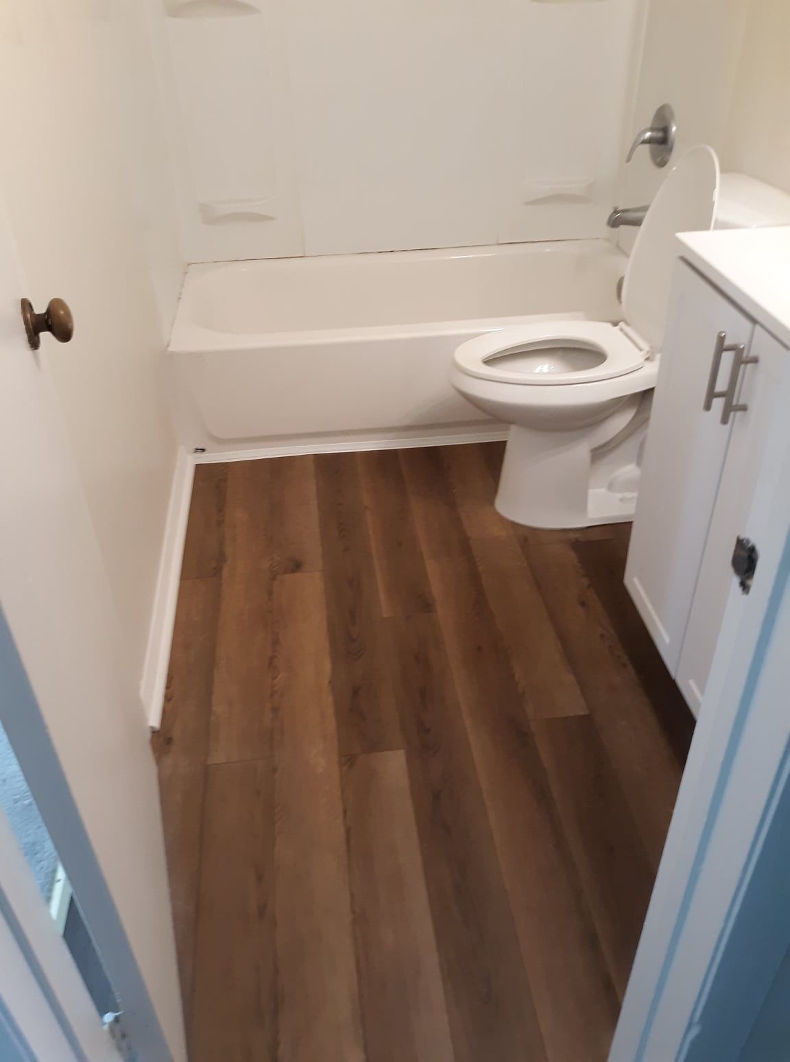 A bathroom with a toilet, sink and bathtub