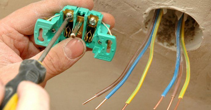 Fixing an electric socket