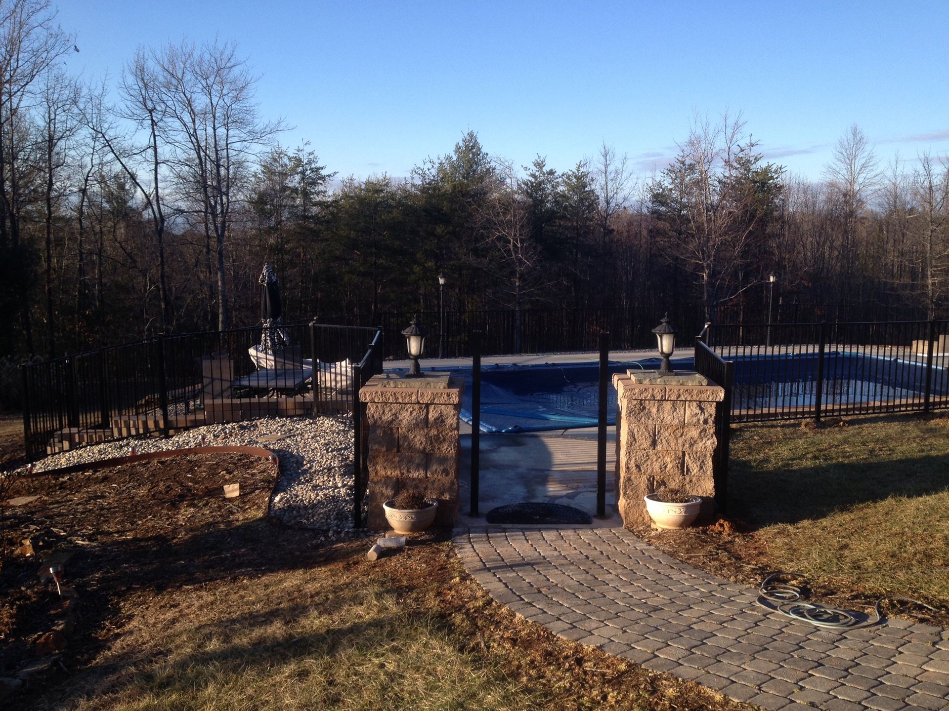 Gate