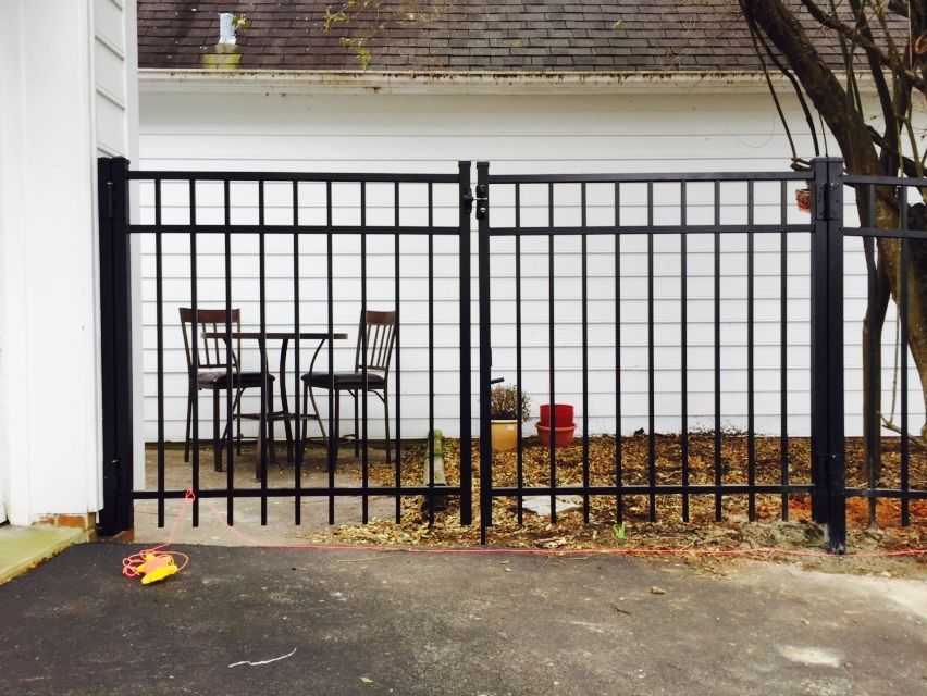 Gate