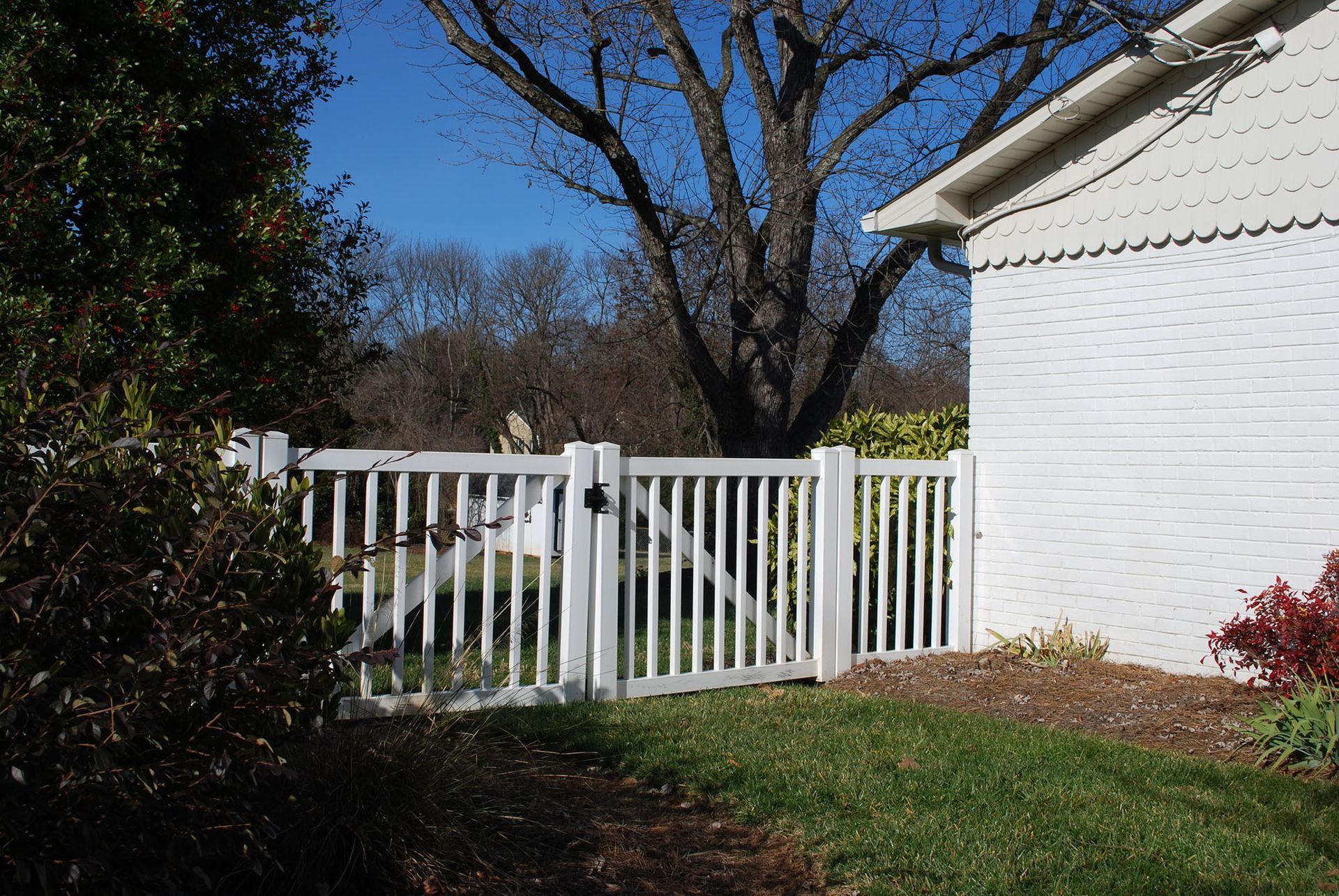 vinyl-fence-gate
