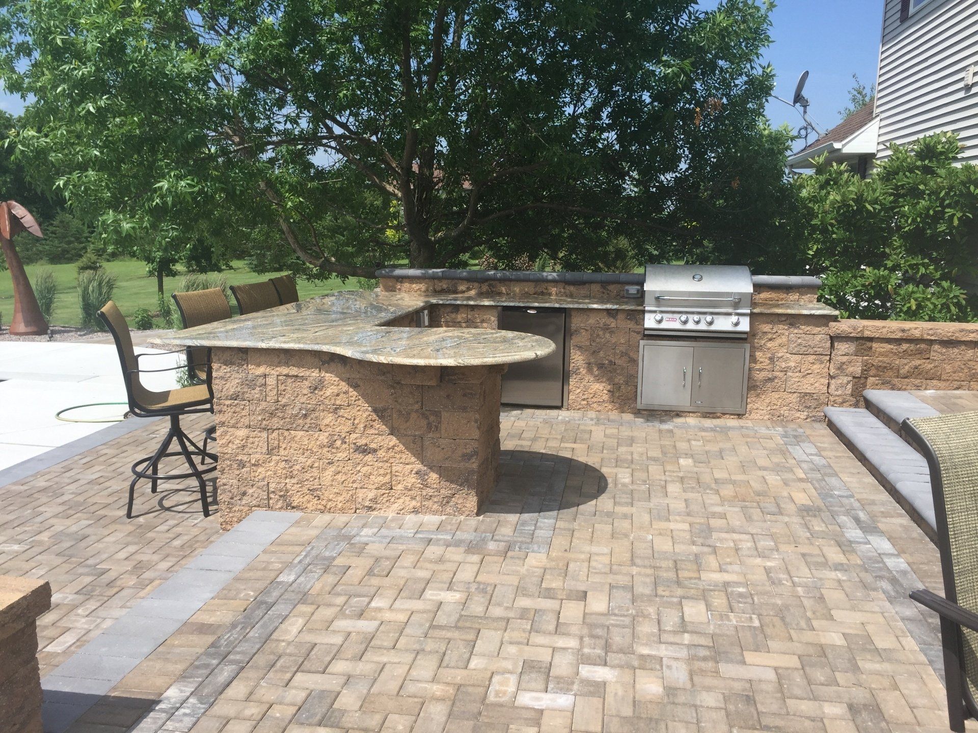 Outdoor Kitchens/Bars