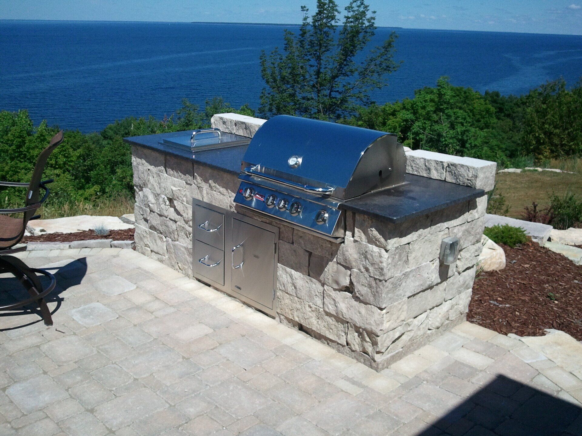 Outdoor Kitchens/Bars