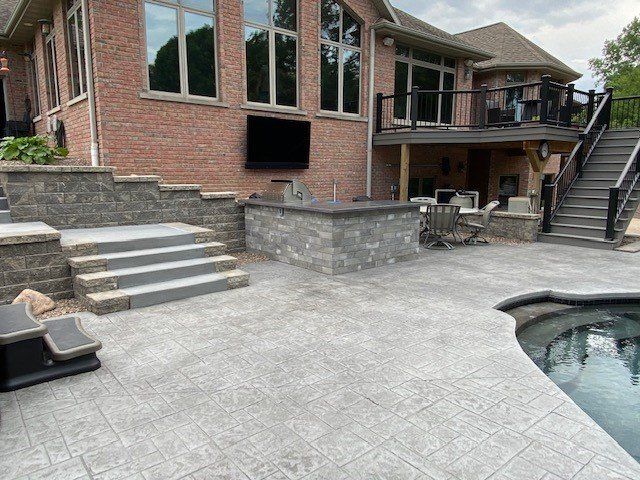 Outdoor Kitchens/Bars