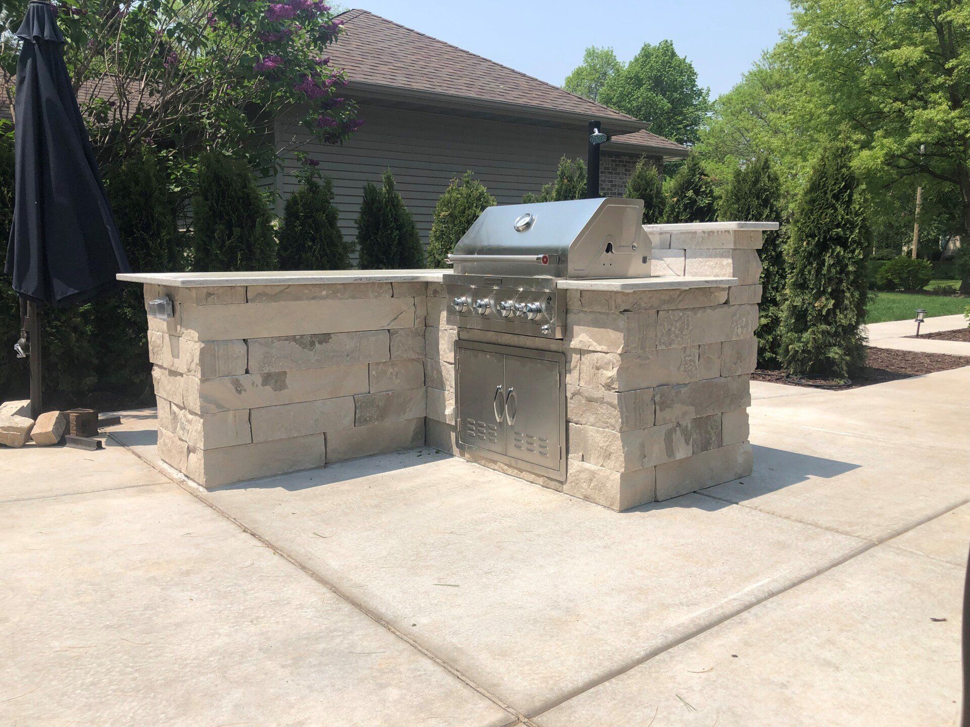 Outdoor Kitchens/Bars