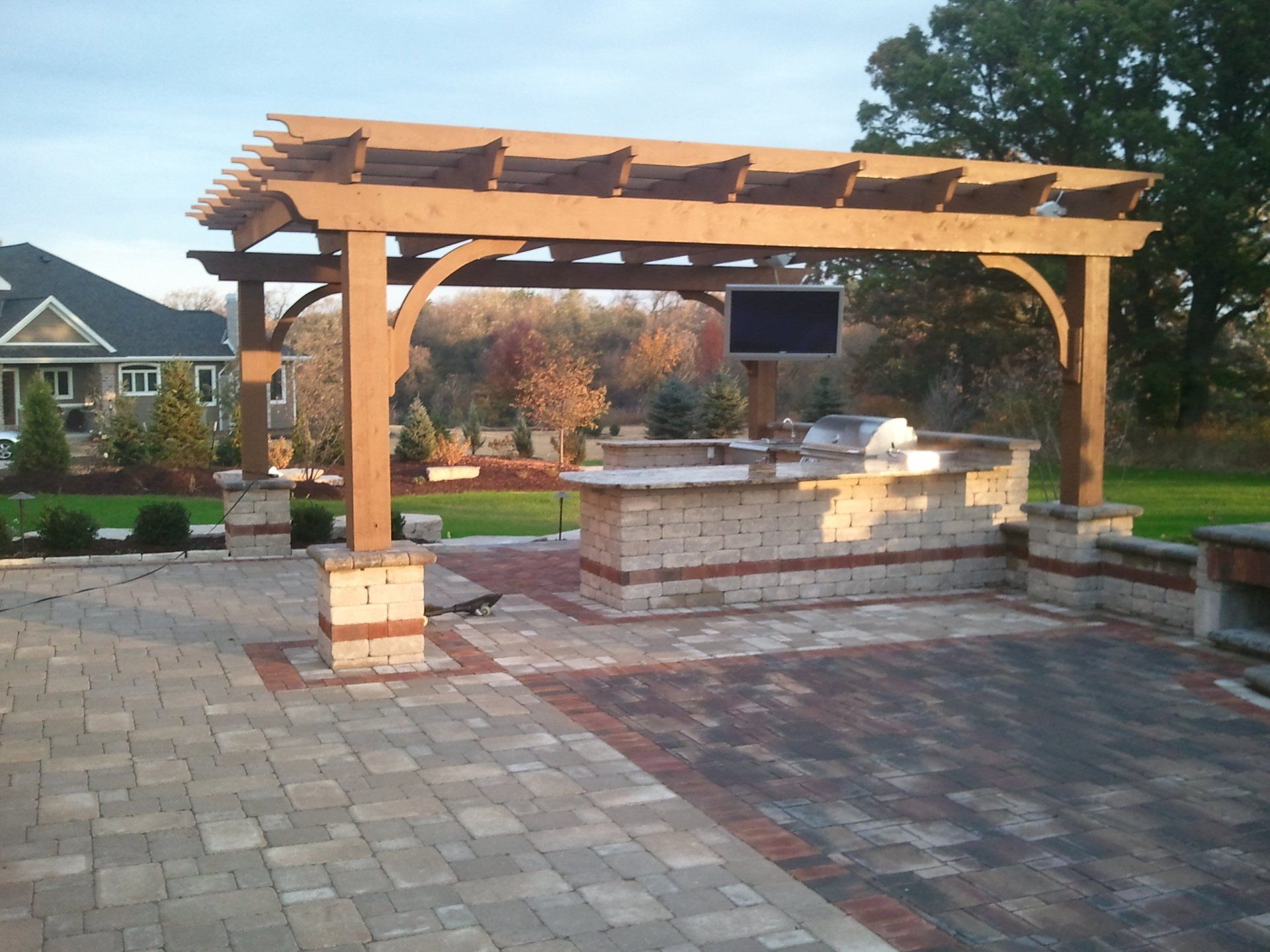 Outdoor Kitchens/Bars